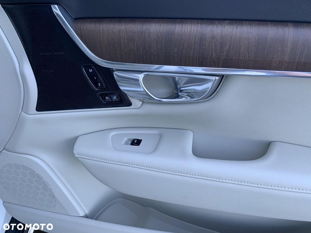 Volvo V90 Cross Country - 28