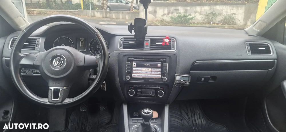 Volkswagen Jetta - 11