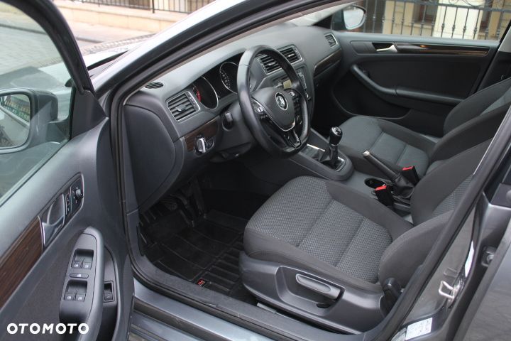 Volkswagen Jetta 1.4 TSI BMT Trendline - 11