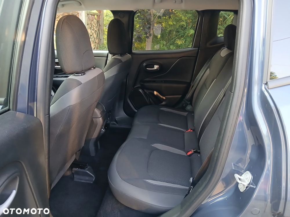 Jeep Renegade 1.5 T4 mHEV Upland FWD S&S DCT - 11