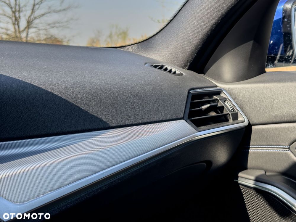 BMW Seria 3 320d xDrive mHEV sport - 18