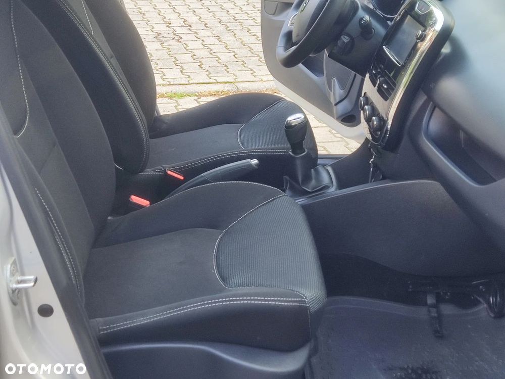 Renault Clio 1.2 16V Confort Privilege - 20