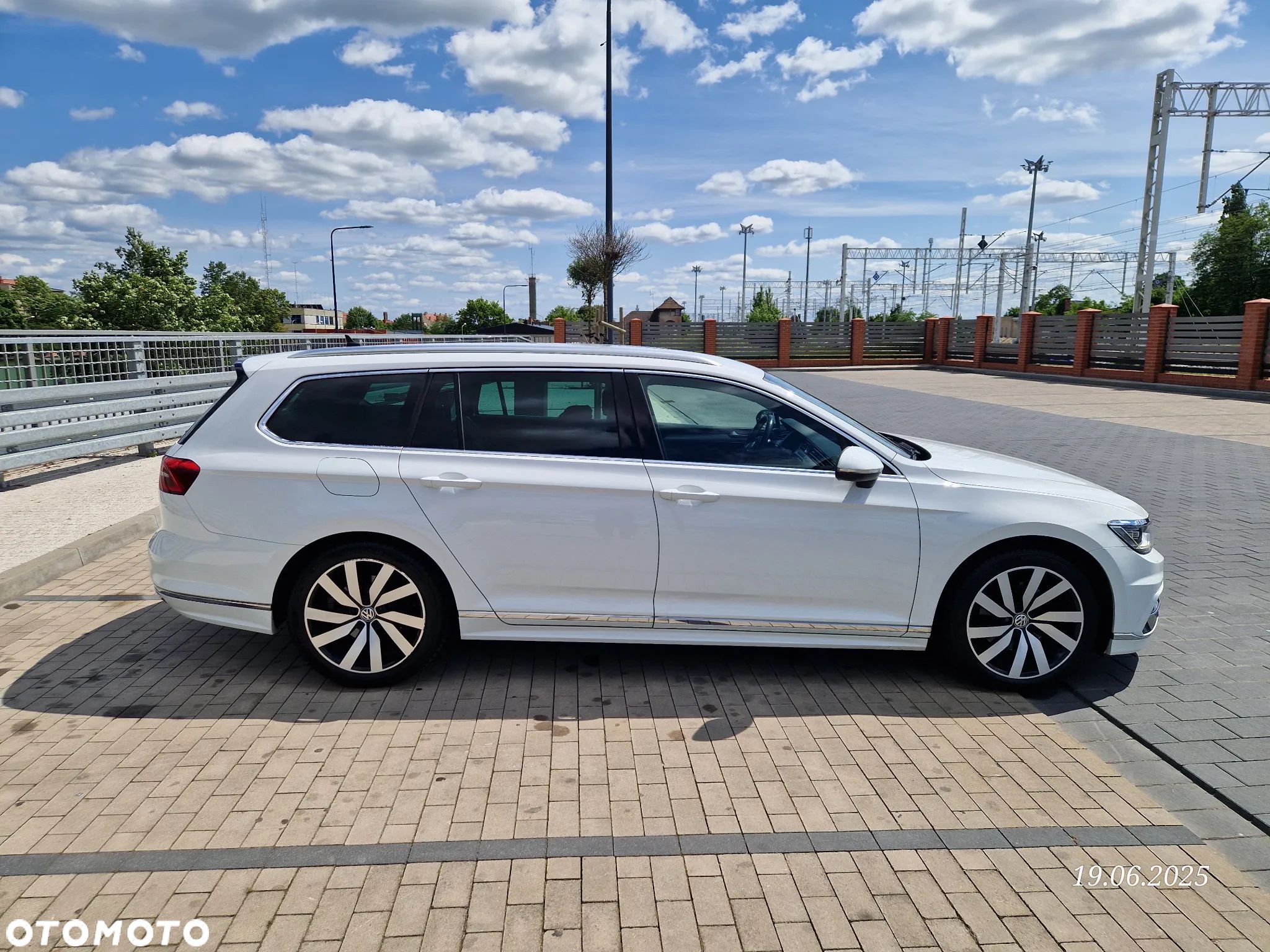 Volkswagen Passat - 1