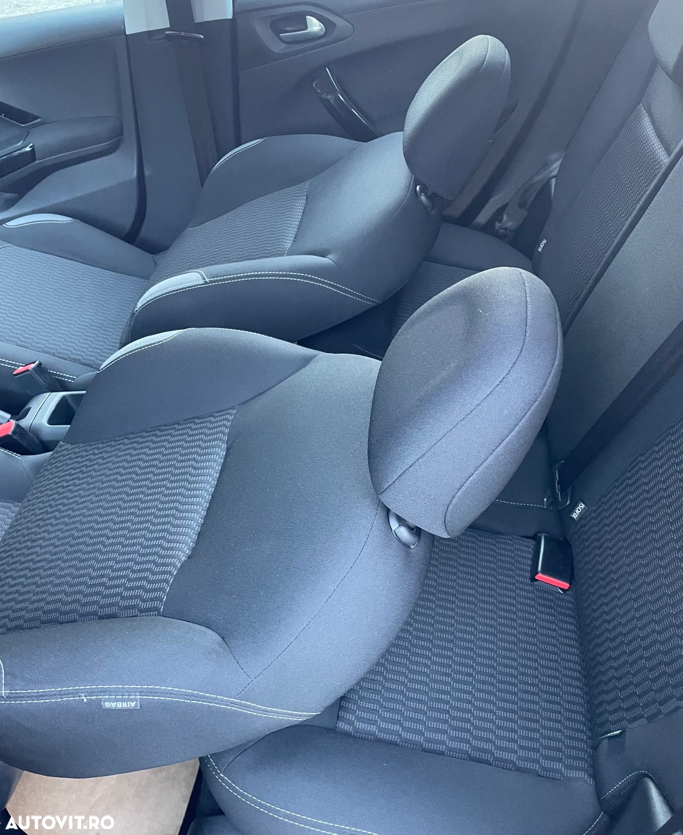 Peugeot 208 1.2 L PureTech STT Allure - 37