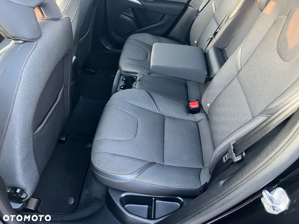 Volvo V40 Cross Country D4 Geartronic Momentum - 28