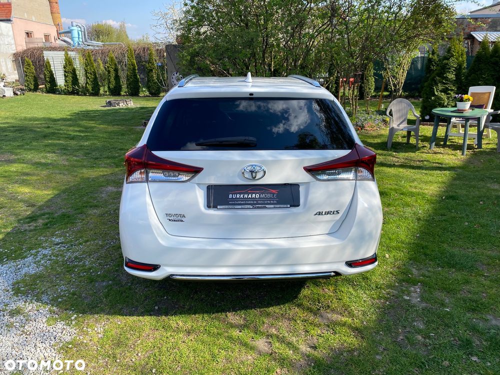 Toyota Auris 1.6 Valvematic Executive - 8