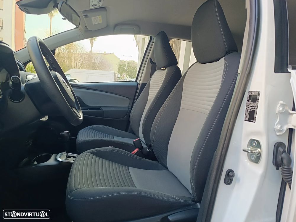 Toyota Yaris 1.5 HSD Comfort+Navi - 8