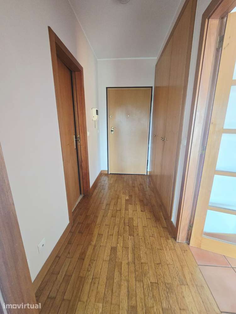 Apartamento T1 equipado e mobilado ( ao Hospital S. João) - Grande imagem: 3/13