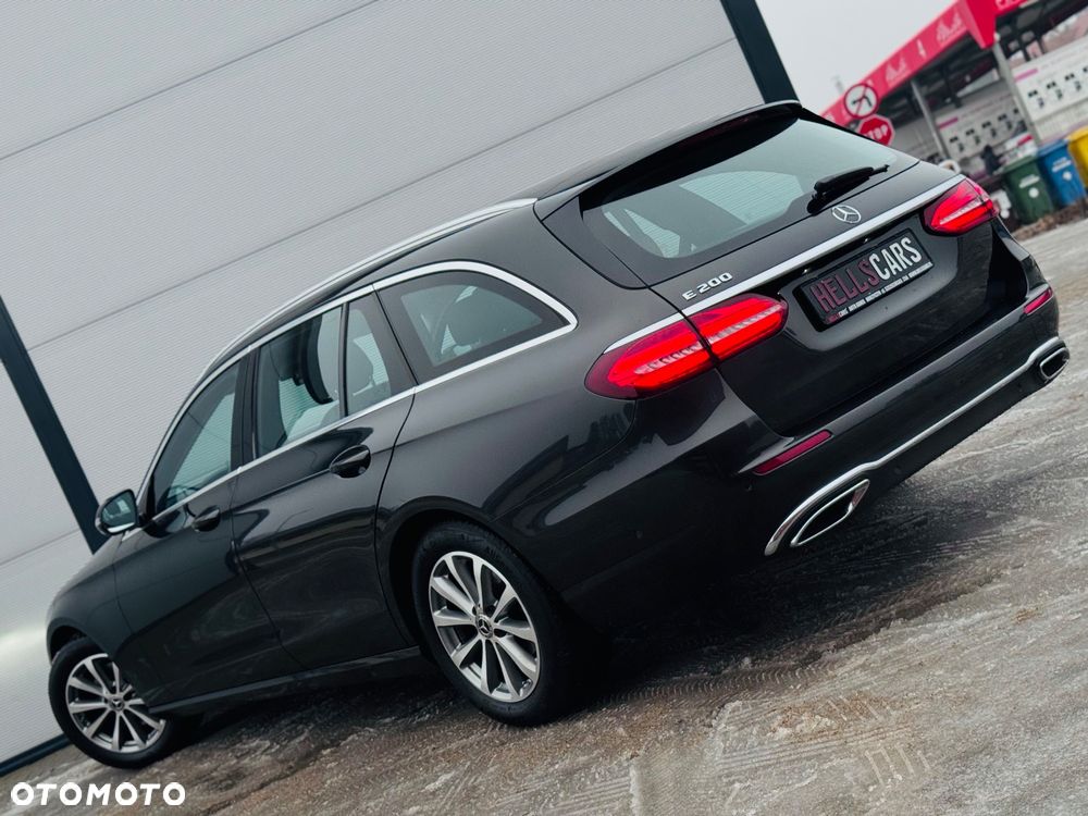Mercedes-Benz Klasa E 200 9G-TRONIC Exclusive - 16