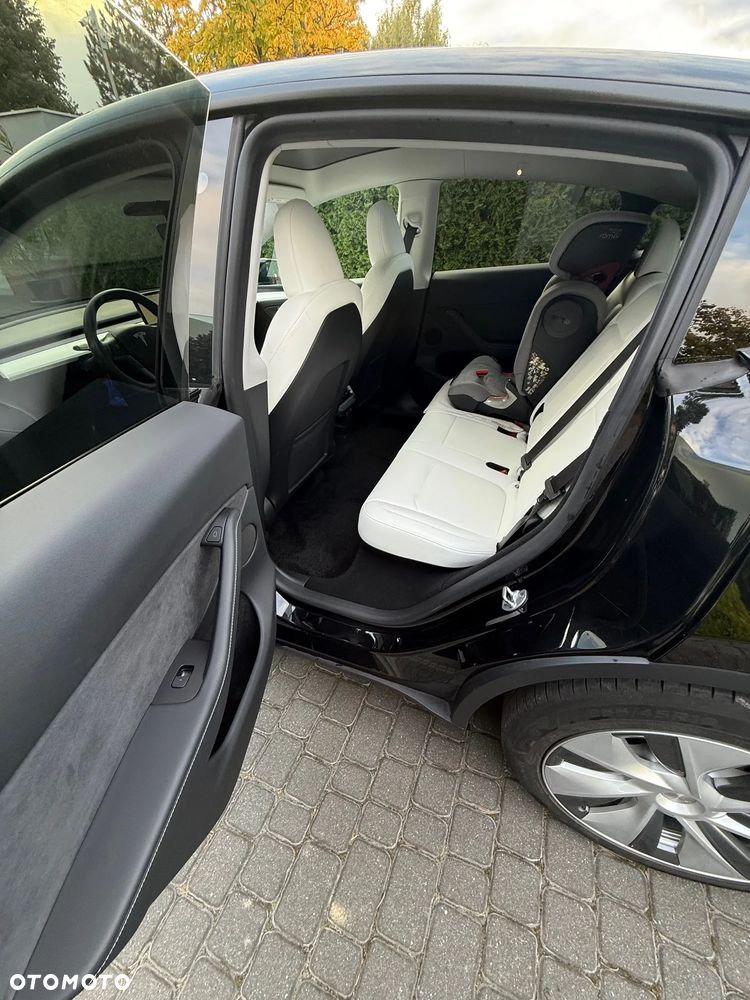 Tesla Y Long Range AWD - 9