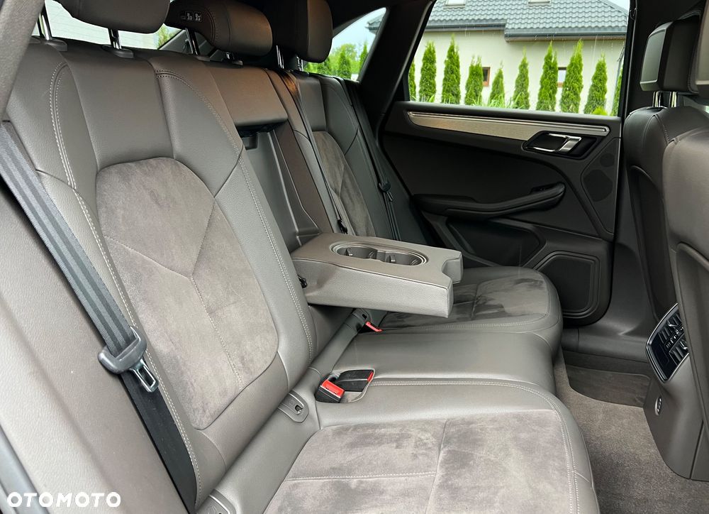Porsche Macan - 24