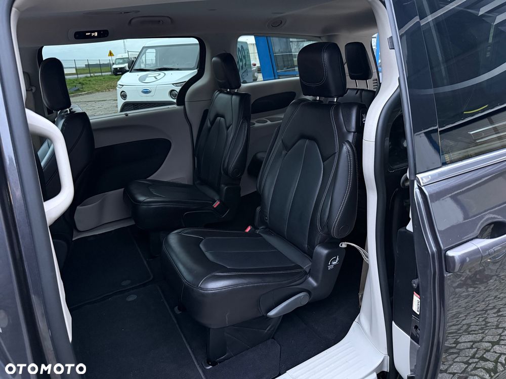 Chrysler Pacifica - 20