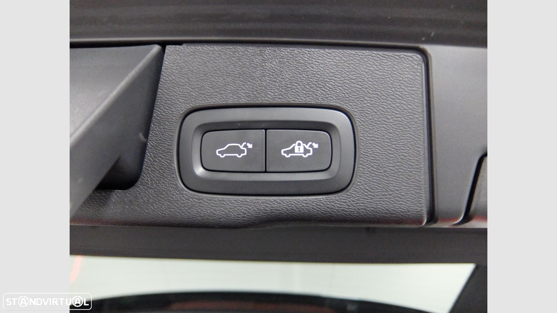 Volvo XC 60 2.0 T6 PHEV Black Edition AWD - 12