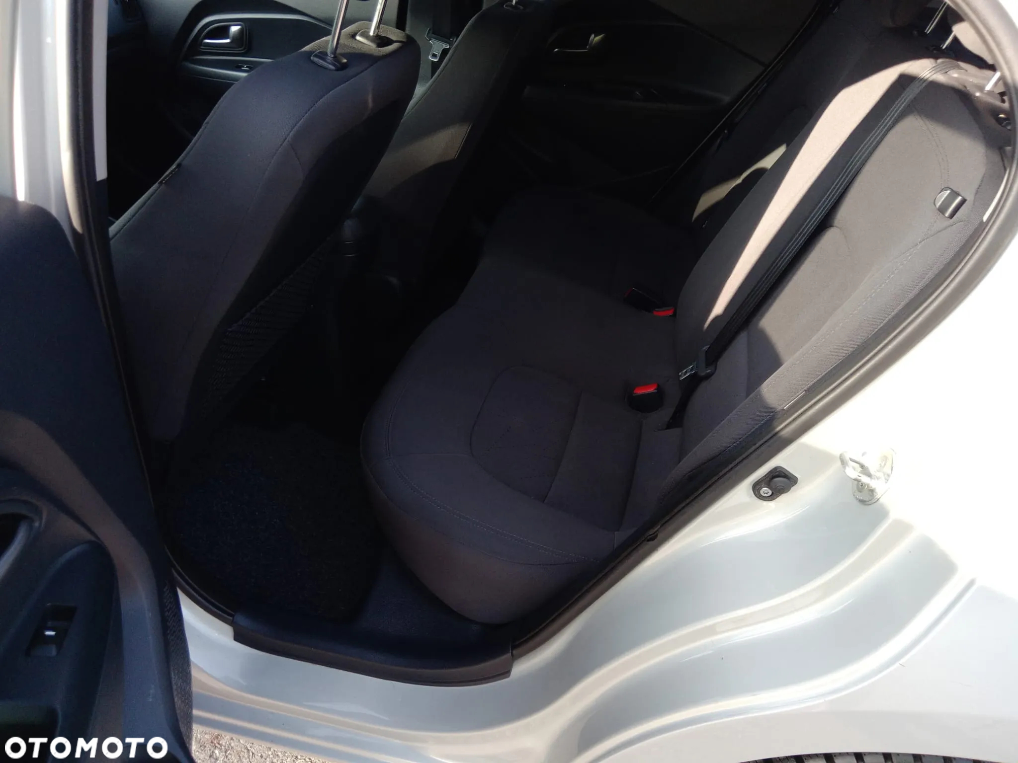 Kia Rio 1.2 Edition 7 - 11
