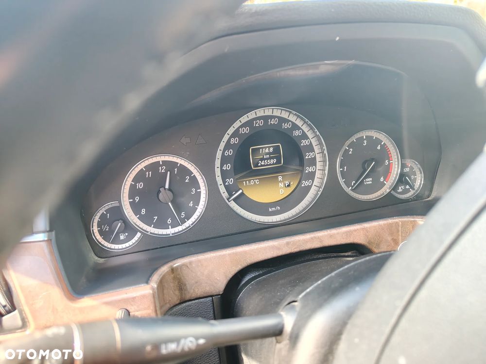 Mercedes-Benz Klasa E 300 CDI DPF BlueEFFICIENCY 7G-TRONIC Elegance - 11