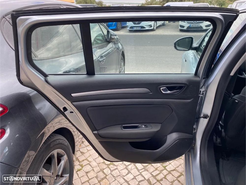 Renault Mégane Sport Tourer E-TECH Plug-in 160 INTENS - 8