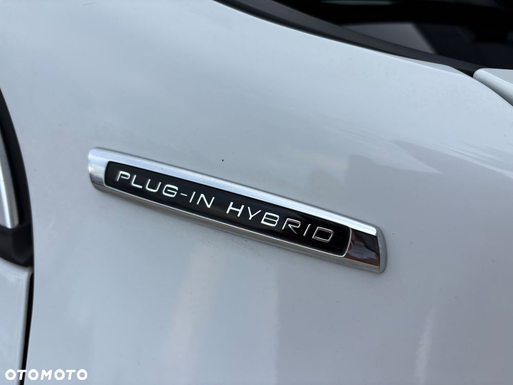 Volvo V60 D6 AWD Plug-in Hybrid R-Design Momentum - 17