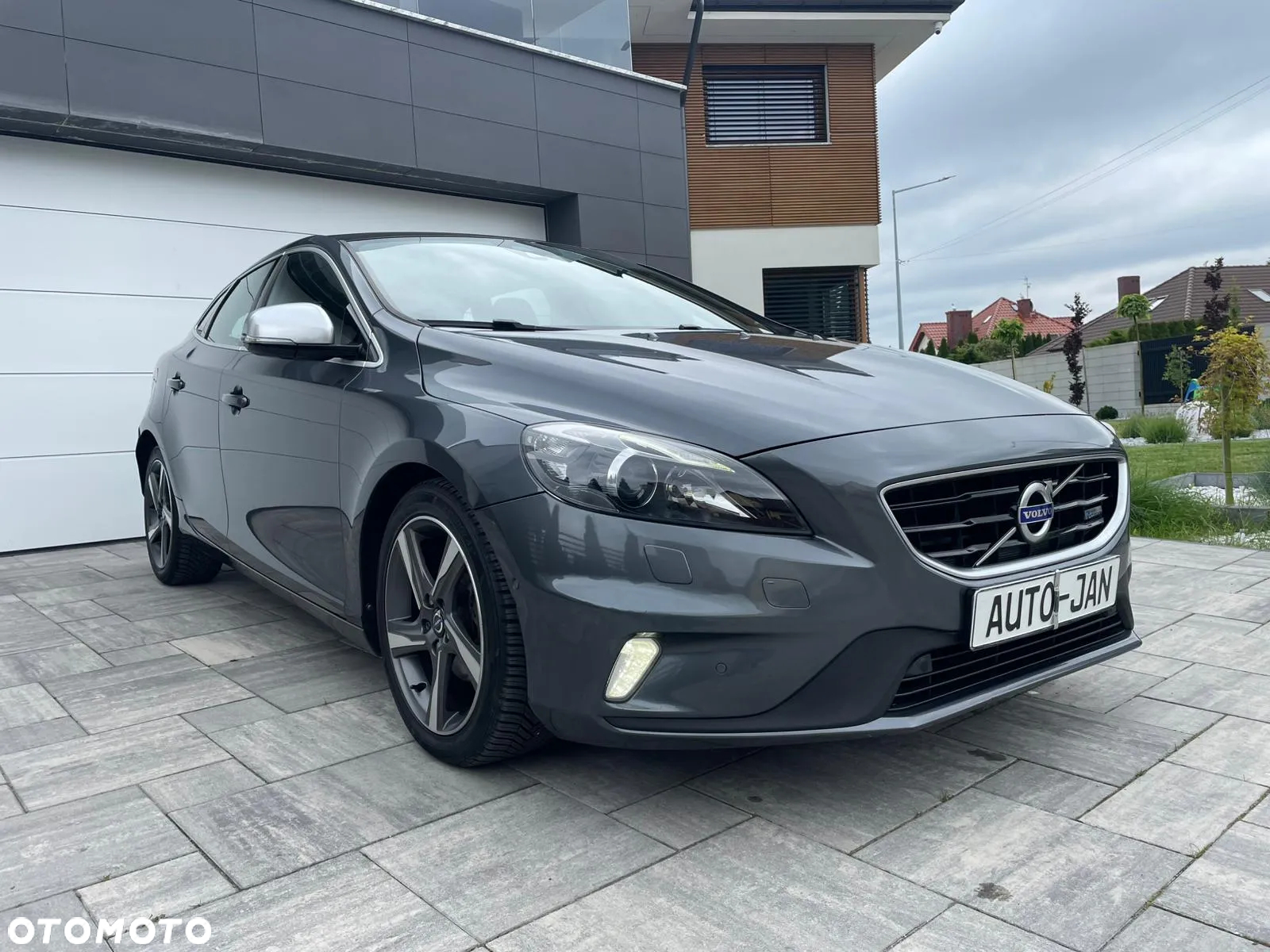 Volvo V40 D2 R-Design - 30
