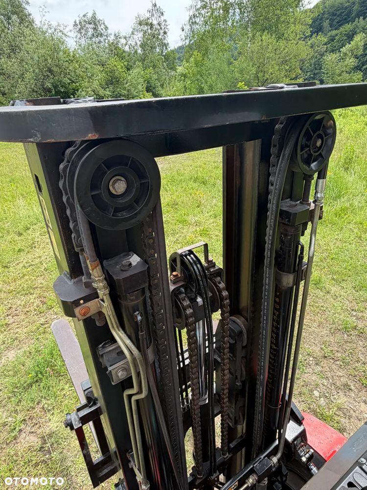 Manitou MI25D Wózek Widłowy 2,5 tony. Posuw Hydrauliczny. tylko 2500mtg. Maszt triplex. Wolny skok! Wysokość Podnoszenia 5 metrów. Jak nowy z Salonu. Pochodzi z Norweskiego Gospodarstwa! Aktualne przeglądy DEKRA i serwisy!  Silnik Yanmar. Małe gabarety bardzo zwrotna maszyna! Zero luzów wycieków i zniszczeń. OKAZJA. Pełny ORYGINAŁ! Rok Prod. 2014. Oświetlenie. OKAZJA - 28