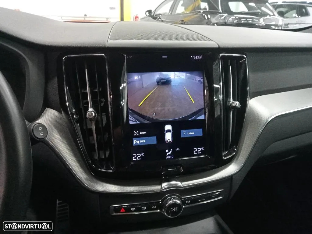 Volvo XC 60 2.0 T6 PHEV R-Design AWD - 10
