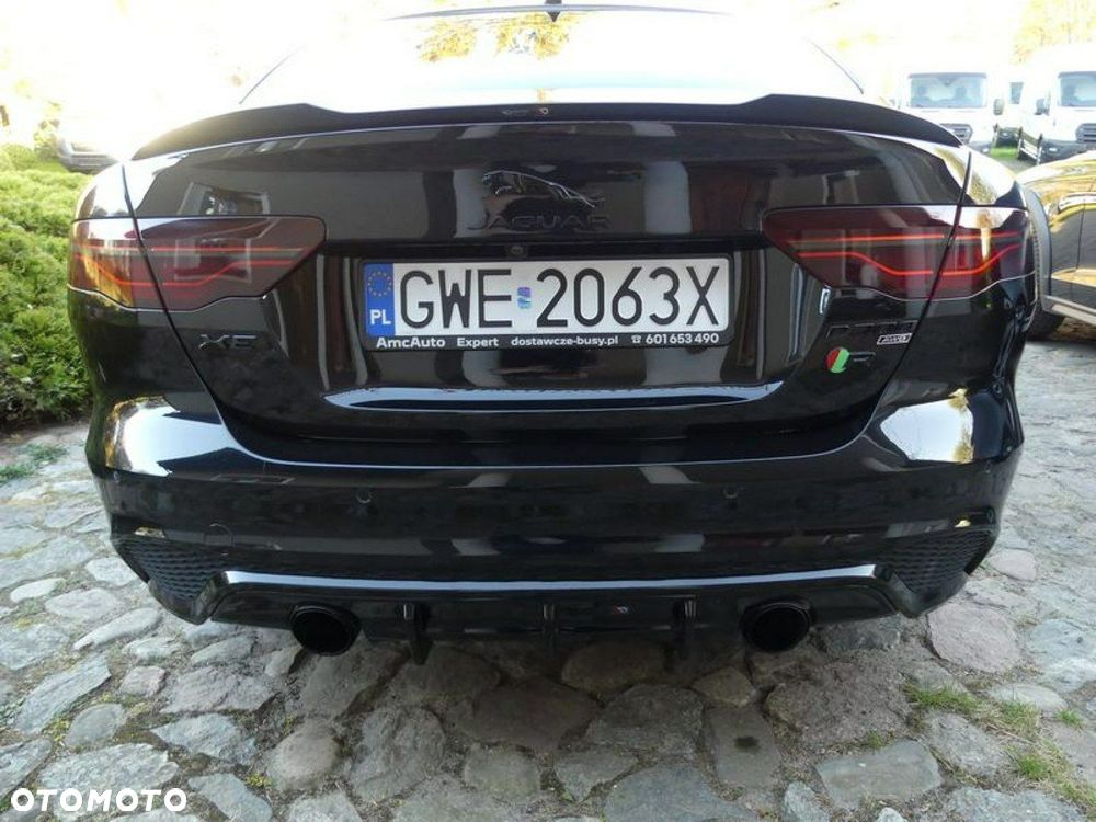 Jaguar XE 2.0 T AWD R-Sport - 27