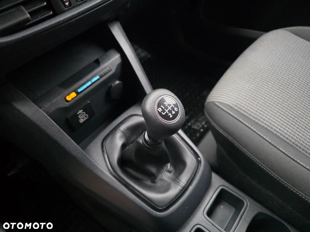 Ford Transit Courier - 19