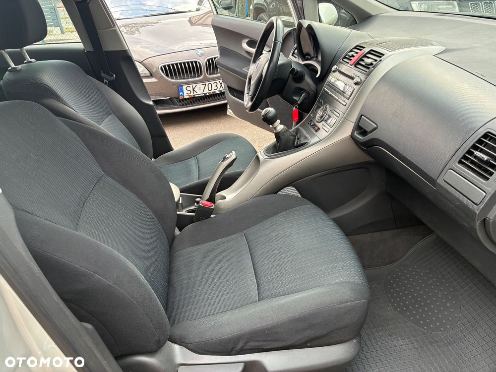 Toyota Auris - 12