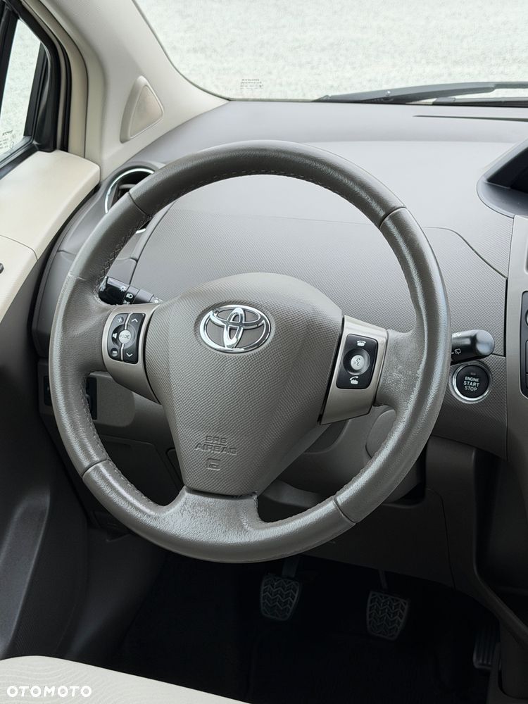 Toyota Yaris 1.33 Prestige - 28