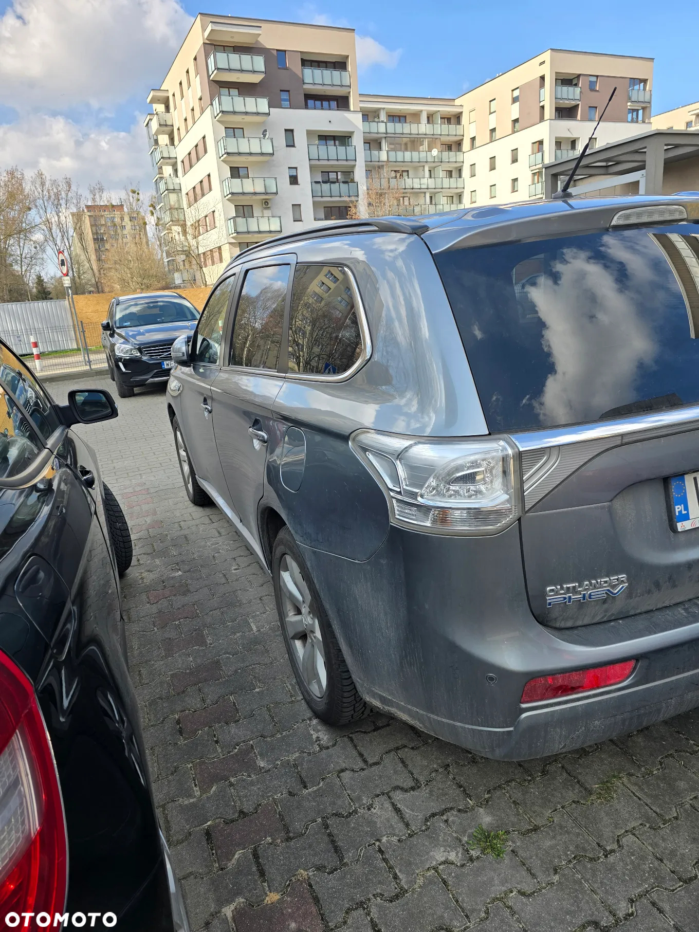 Mitsubishi Outlander 2.0 4WD Plug-In Hybrid Plus - 2