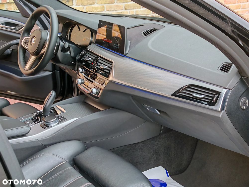 BMW Seria 5 520d xDrive M Sport Edition - 12