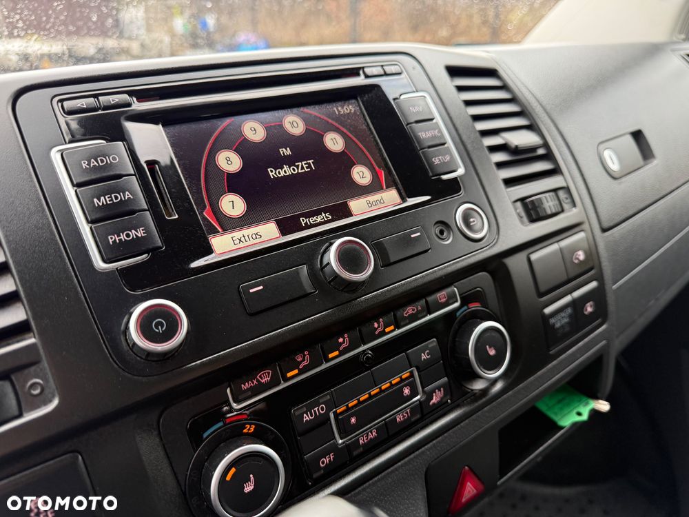 Volkswagen Caravelle - 15