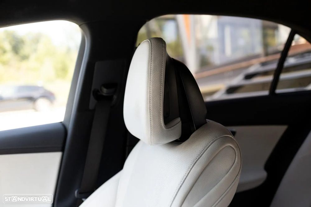 Mercedes-Benz C 300 e AMG Line - 11