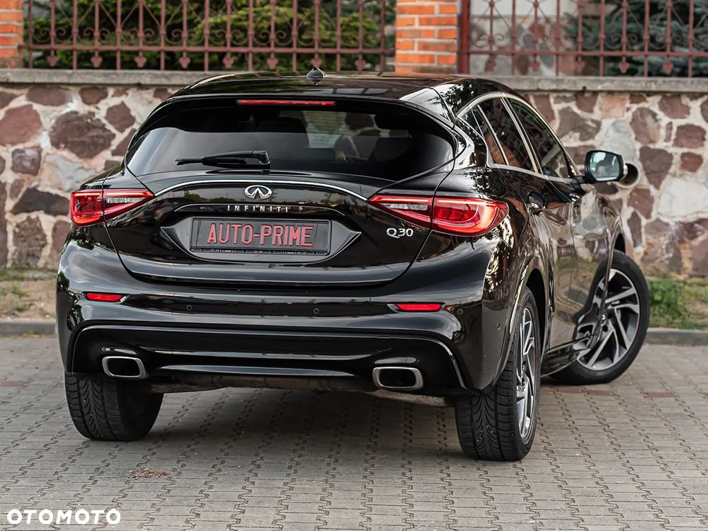 Infiniti Q30 - 7