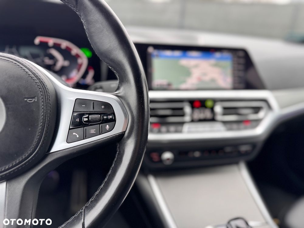 BMW Seria 3 318d M Sport Shadow - 26