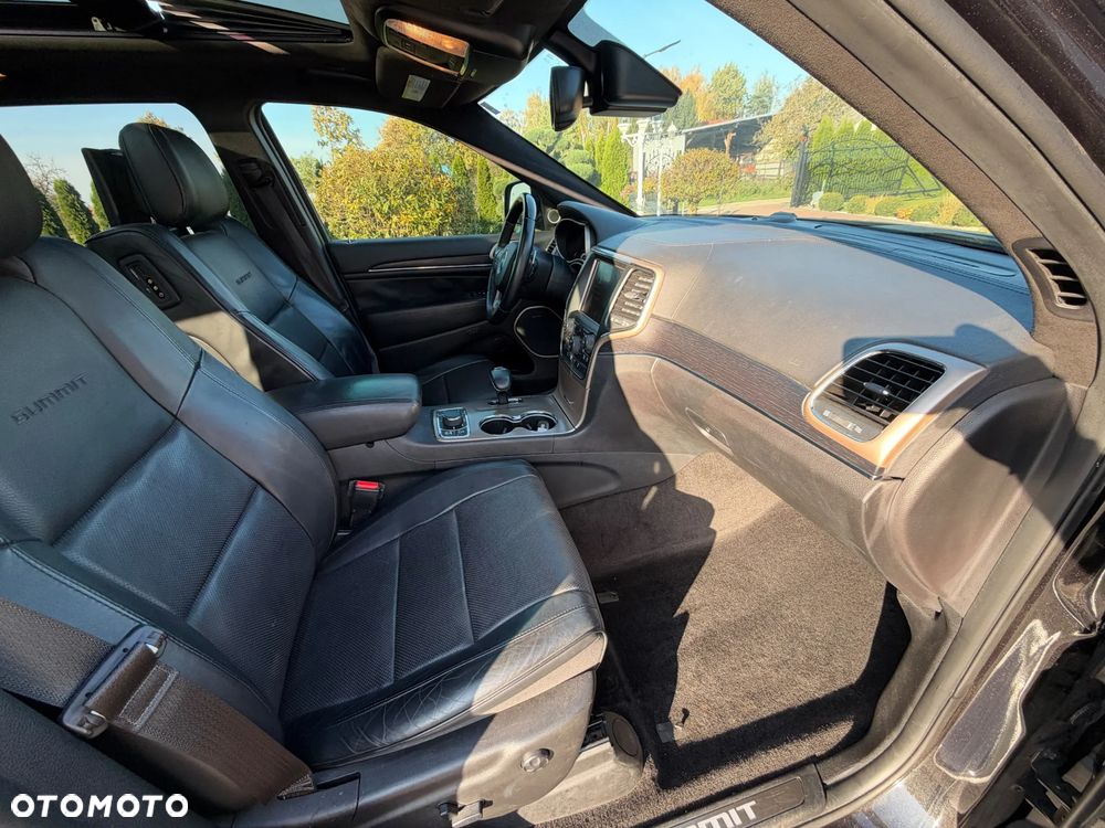 Jeep Grand Cherokee - 32