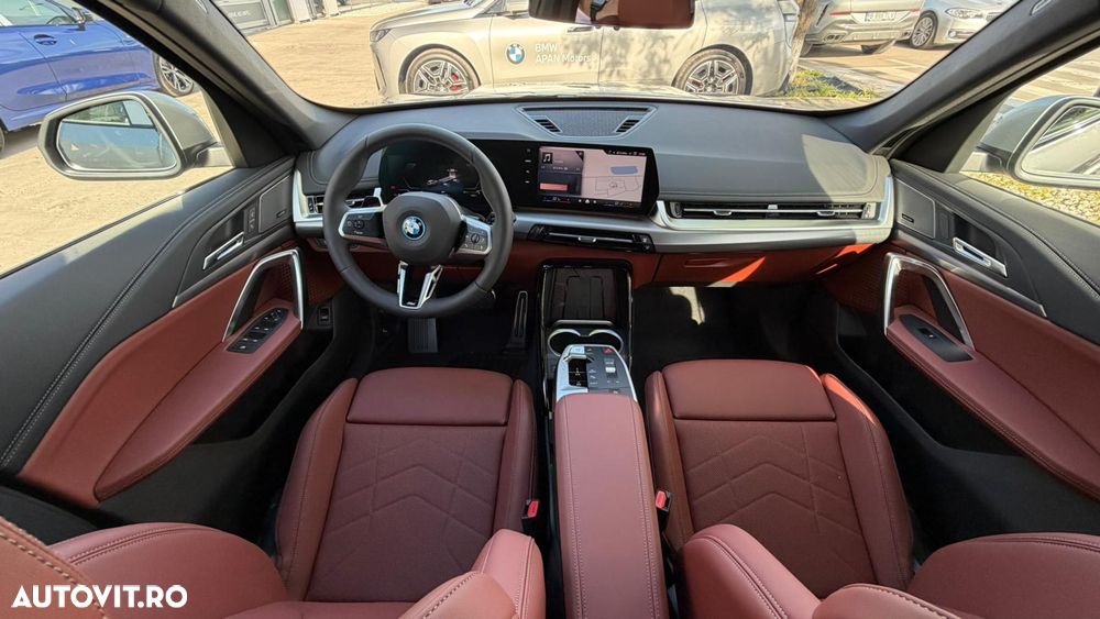 BMW iX1 eDrive20 M Sportpaket - 10