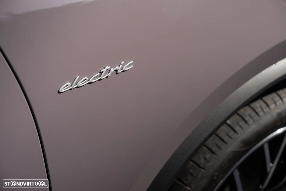 Porsche Macan Electric 4 - 16