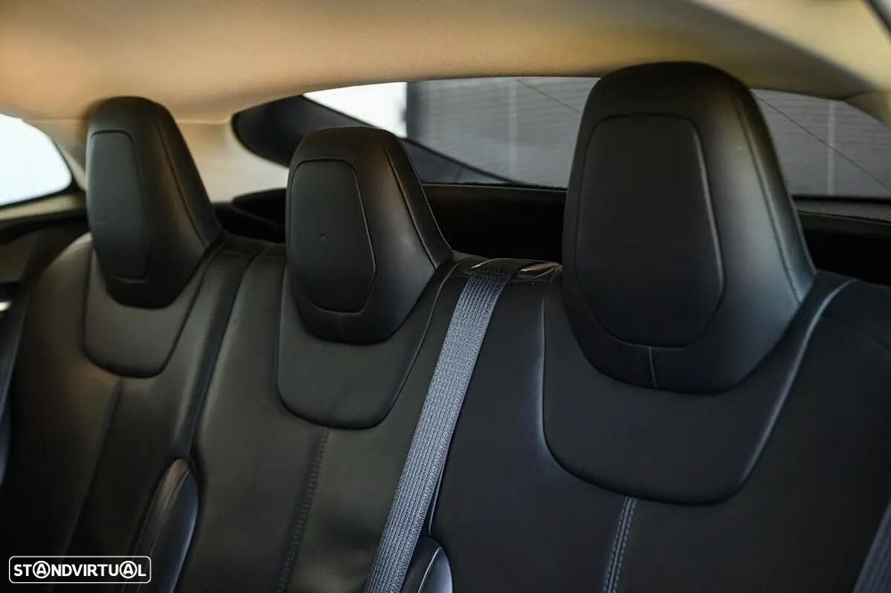 Tesla Model S - 26