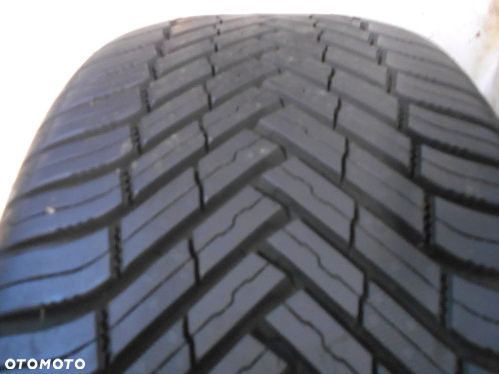 OPONA POJEDYNKA 215/50R17 NEXEN NBLUE 4SEASON 2 DOT 4724 8MM - 2