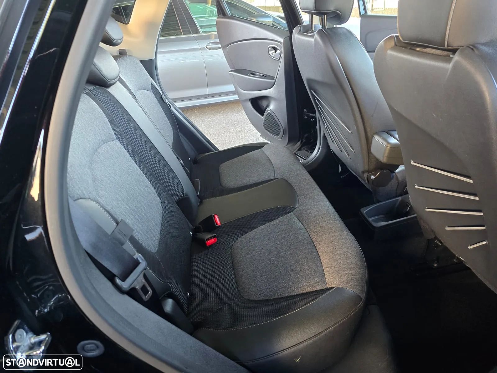 Renault Captur 1.3 TCe Exclusive - 25