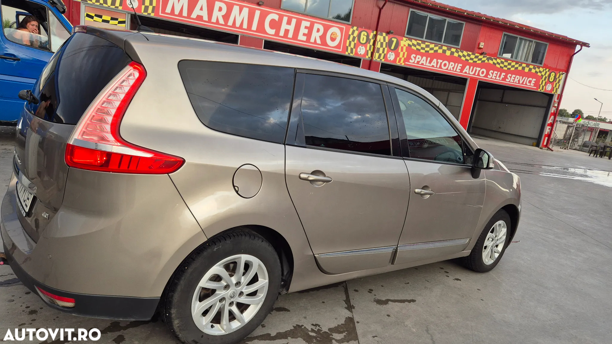 Renault Grand Scenic - 17