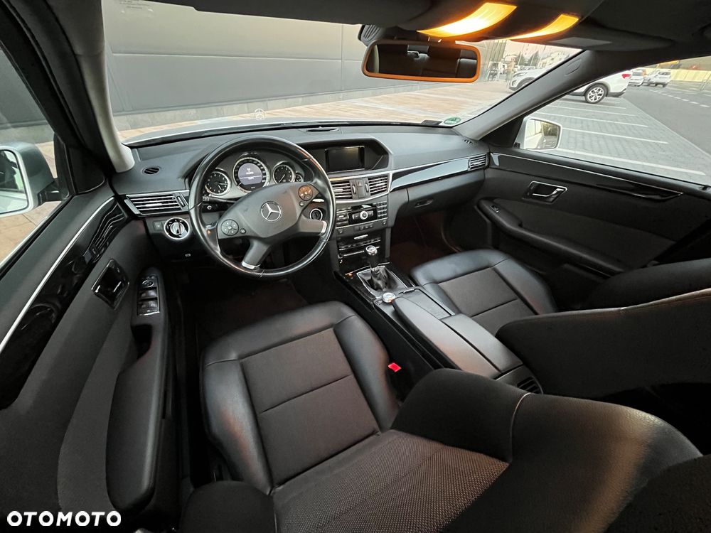 Mercedes-Benz Klasa E 200 CGI BlueEffICIENCY Avantgarde - 13