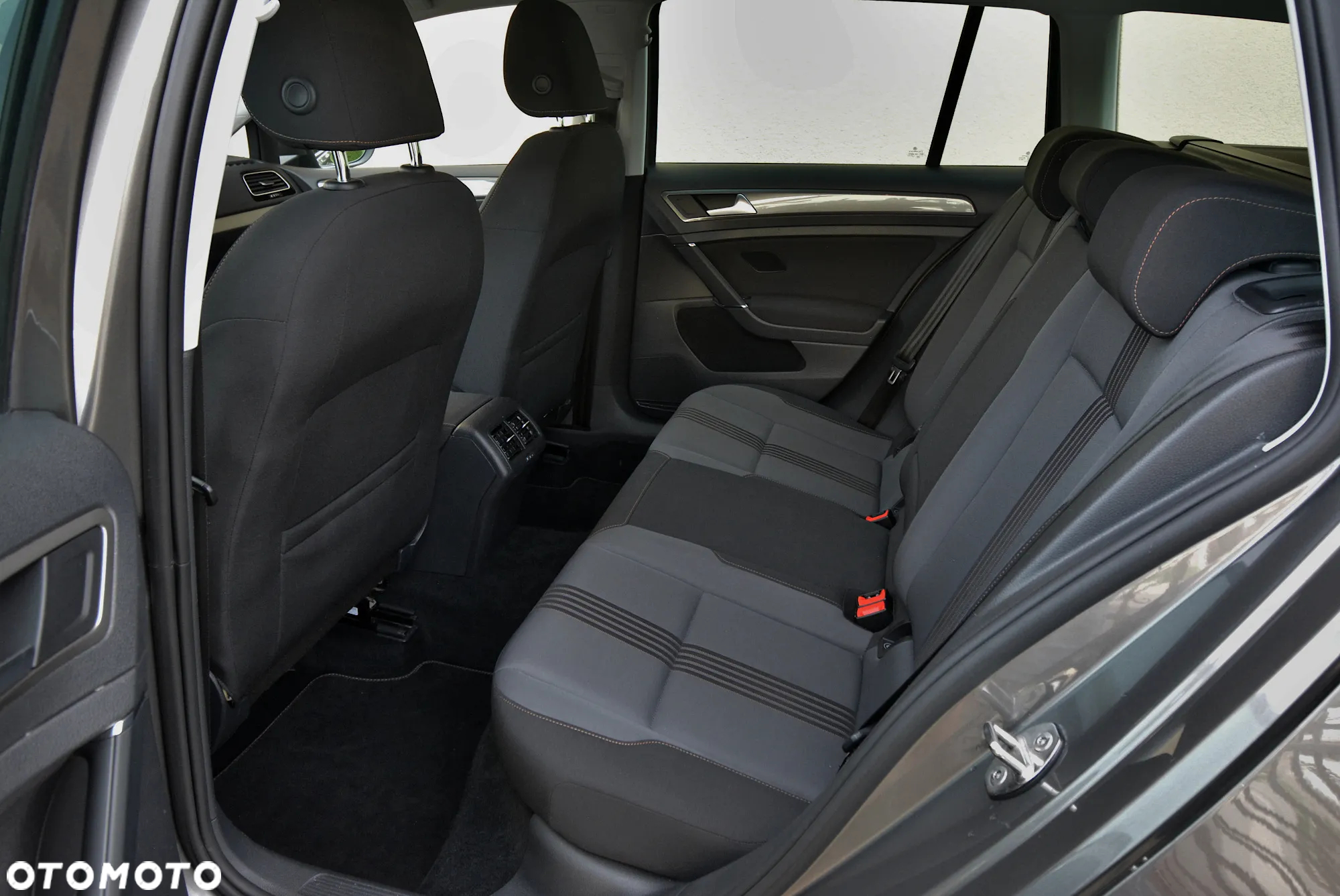Volkswagen Golf - 27