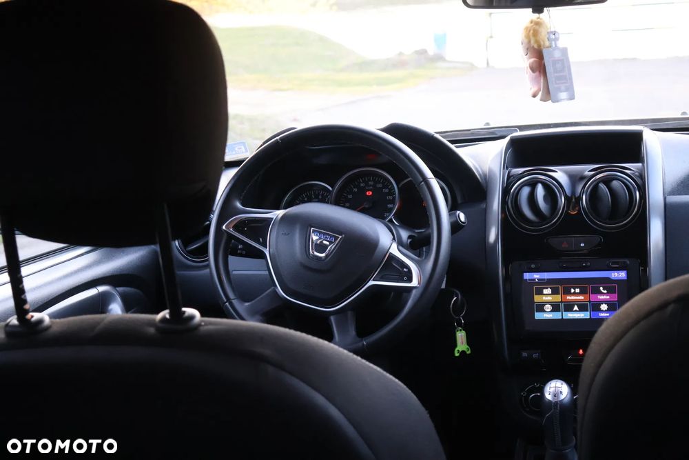 Dacia Duster 1.6 SCe Blackshadow S&S - 8