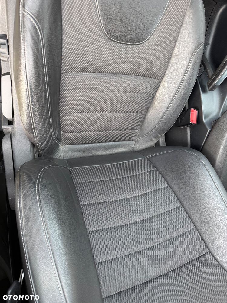 Ford Kuga - 12