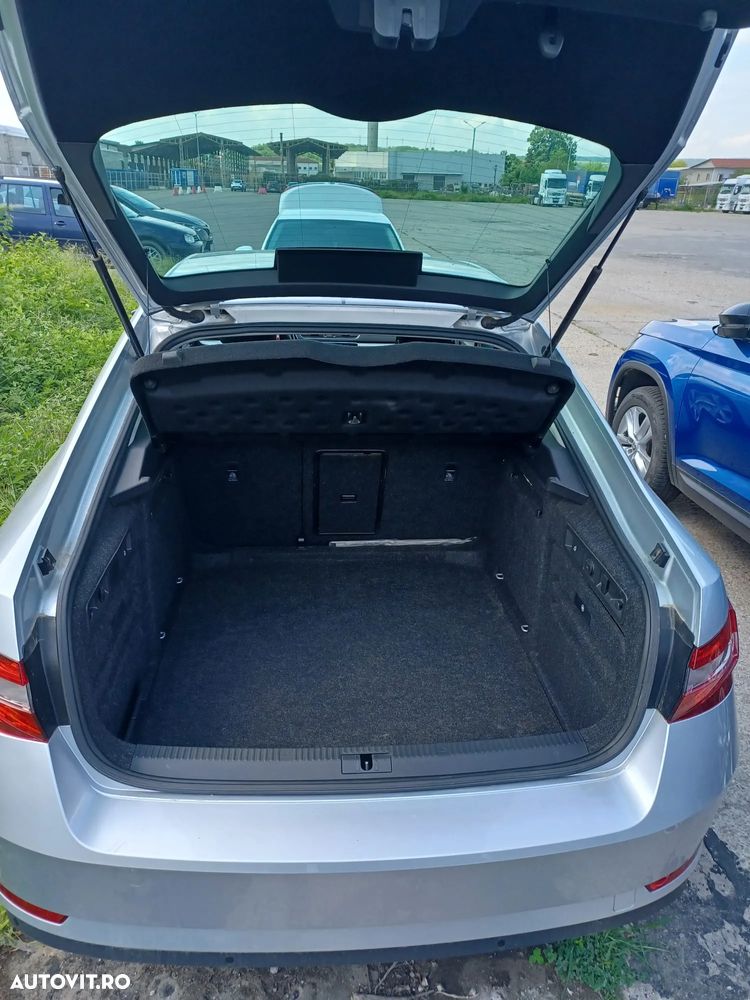 Skoda Superb 2.0 TDI DSG Ambition - 8