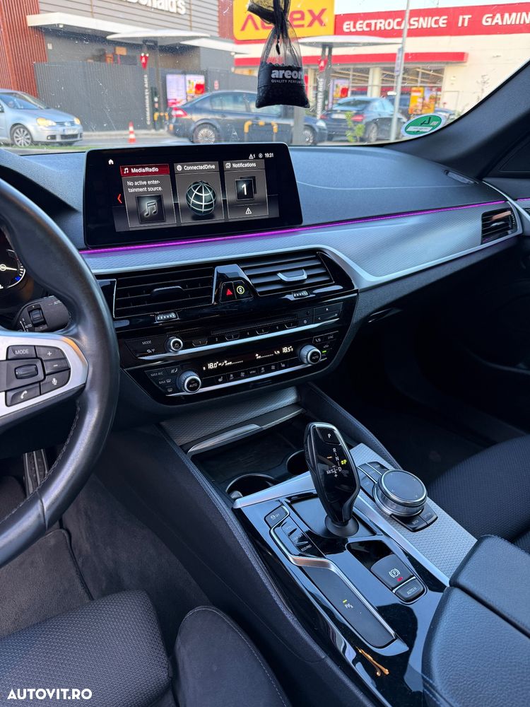 BMW Seria 5 520d AT - 14