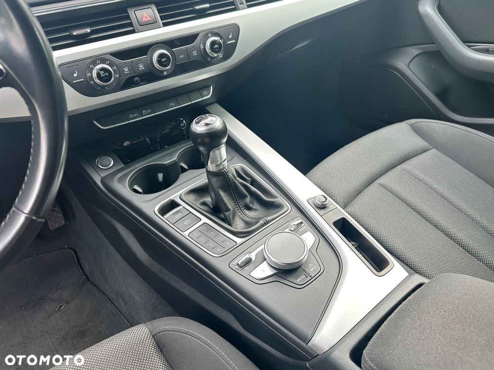 Audi A4 Limousine 1.4 TFSI Sport - 27