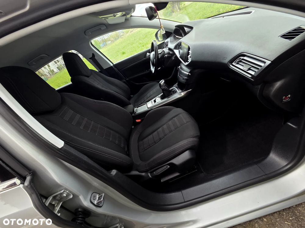 Peugeot 308 1.2 PureTech GPF Allure S&S - 25