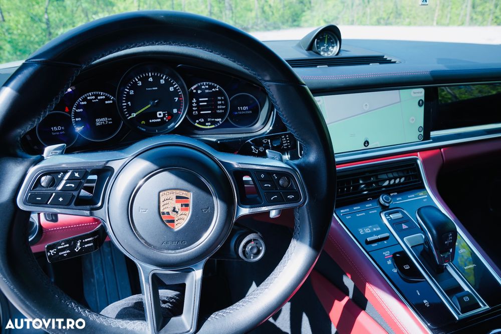 Porsche Panamera 4 E-Hybrid - 24